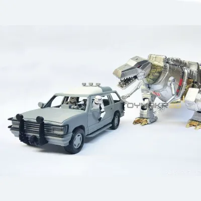 img-1:18 Jurassic Park SUV